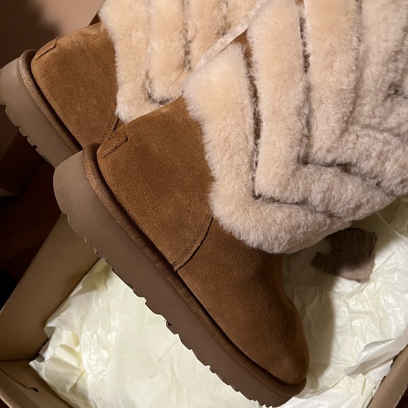 COPY - BRAND NEW UGG- Tania Ugg Boots size 11 with box - Picture 4 of 8